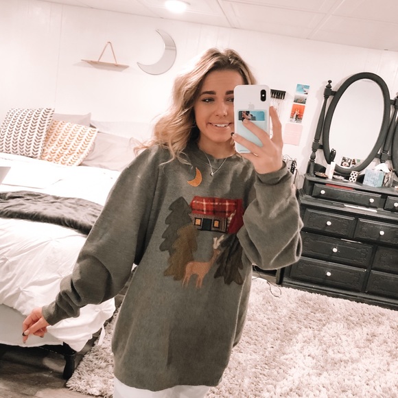 Vintage Cozy Crewneck!! - Picture 4 of 8